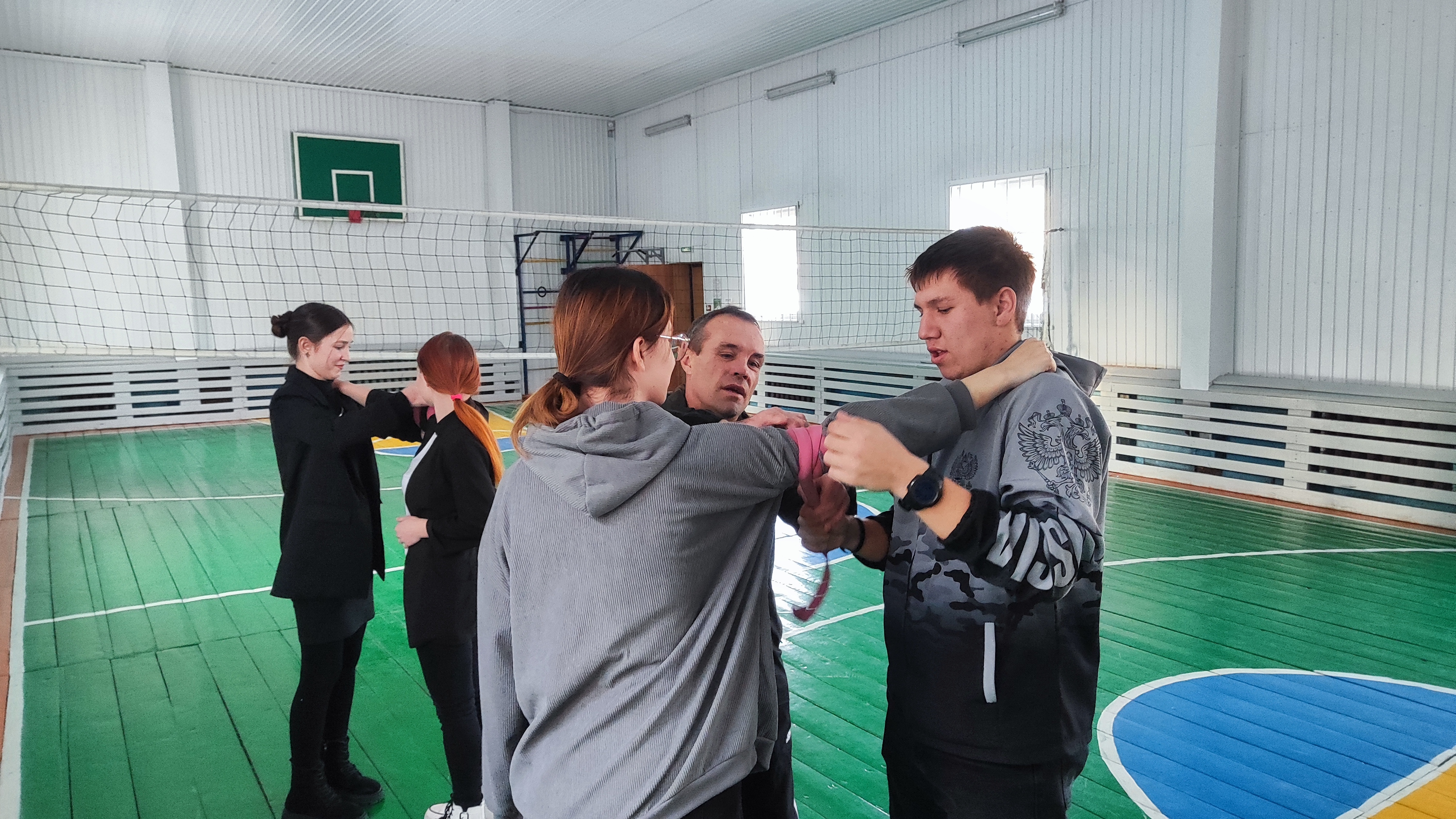 Оказание первой помощи на уроке ОБЗР.