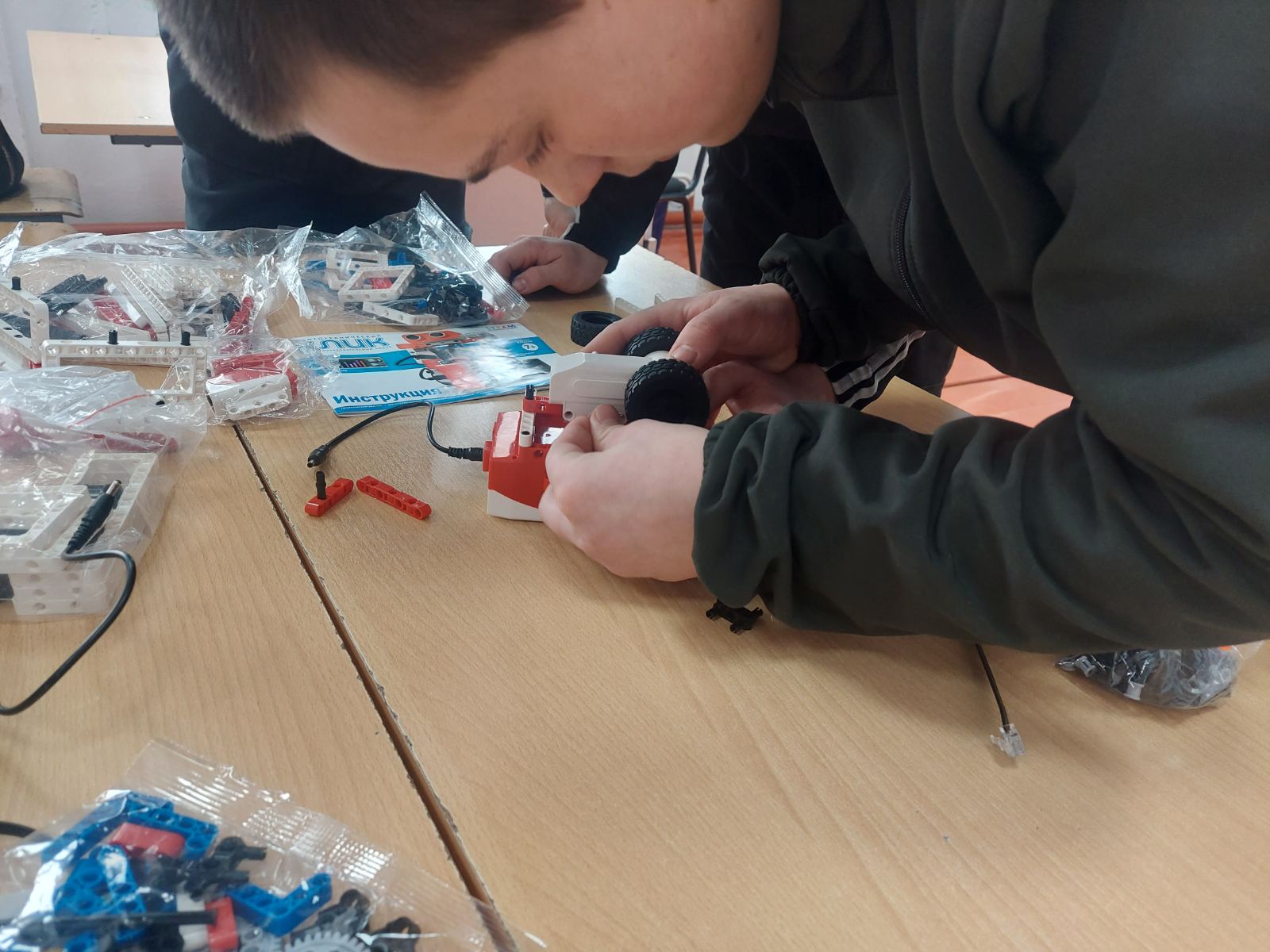 Занятие с использованием конструктора Lego WEDO/ Создание робота Вертолет
