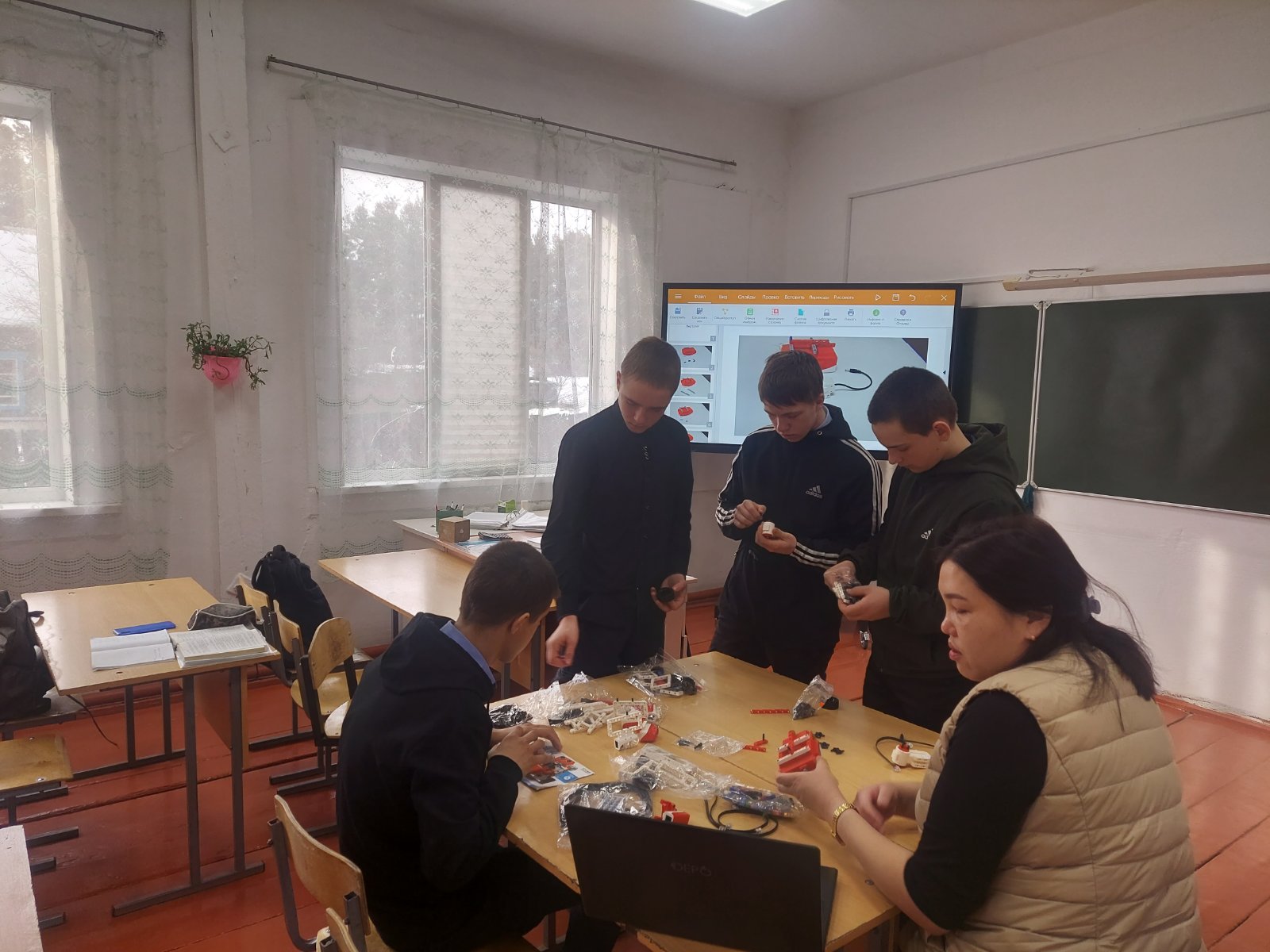 Занятие с использованием конструктора Lego WEDO/ Создание робота Вертолет