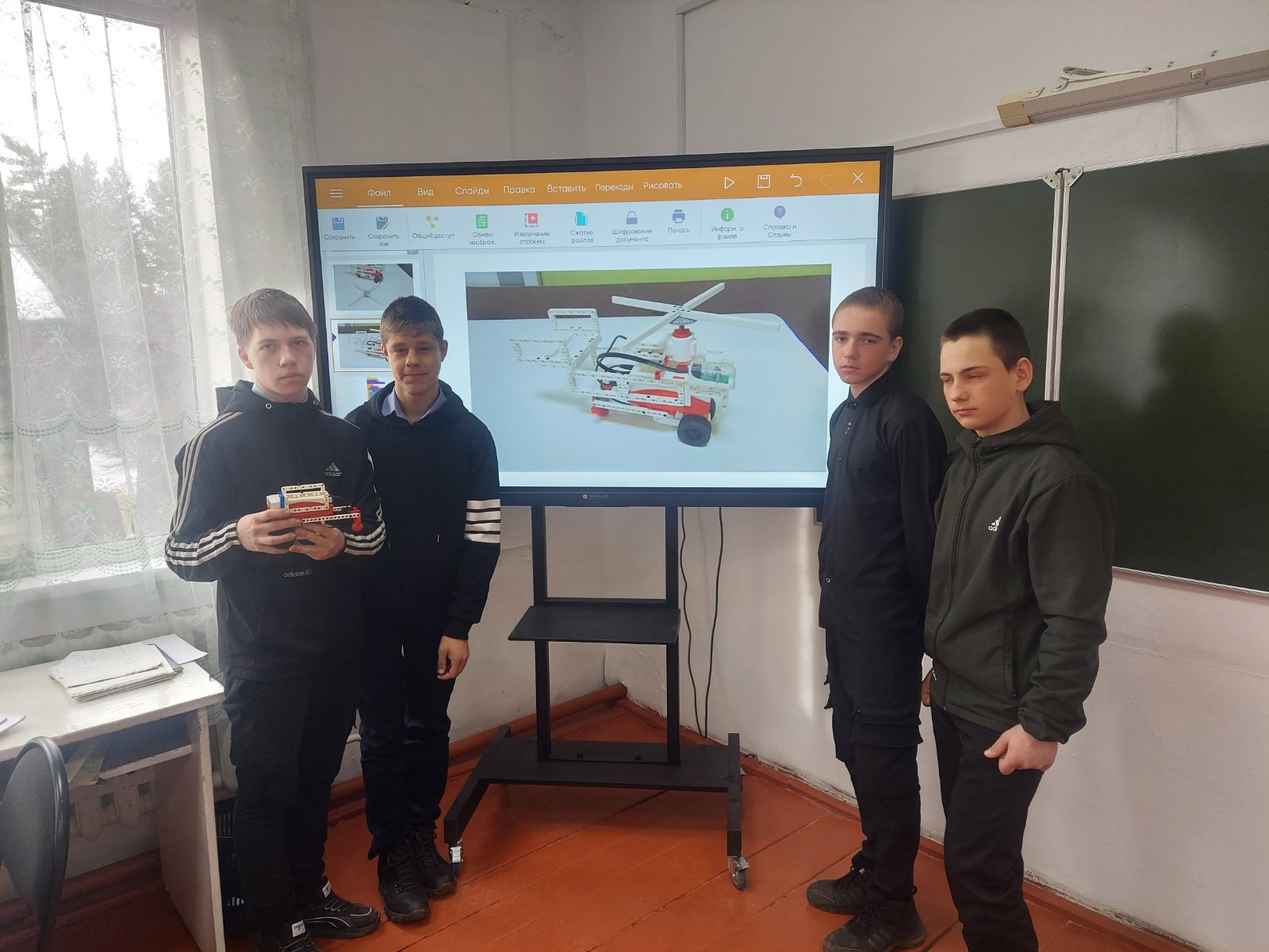 Занятие с использованием конструктора Lego WEDO/ Создание робота Вертолет