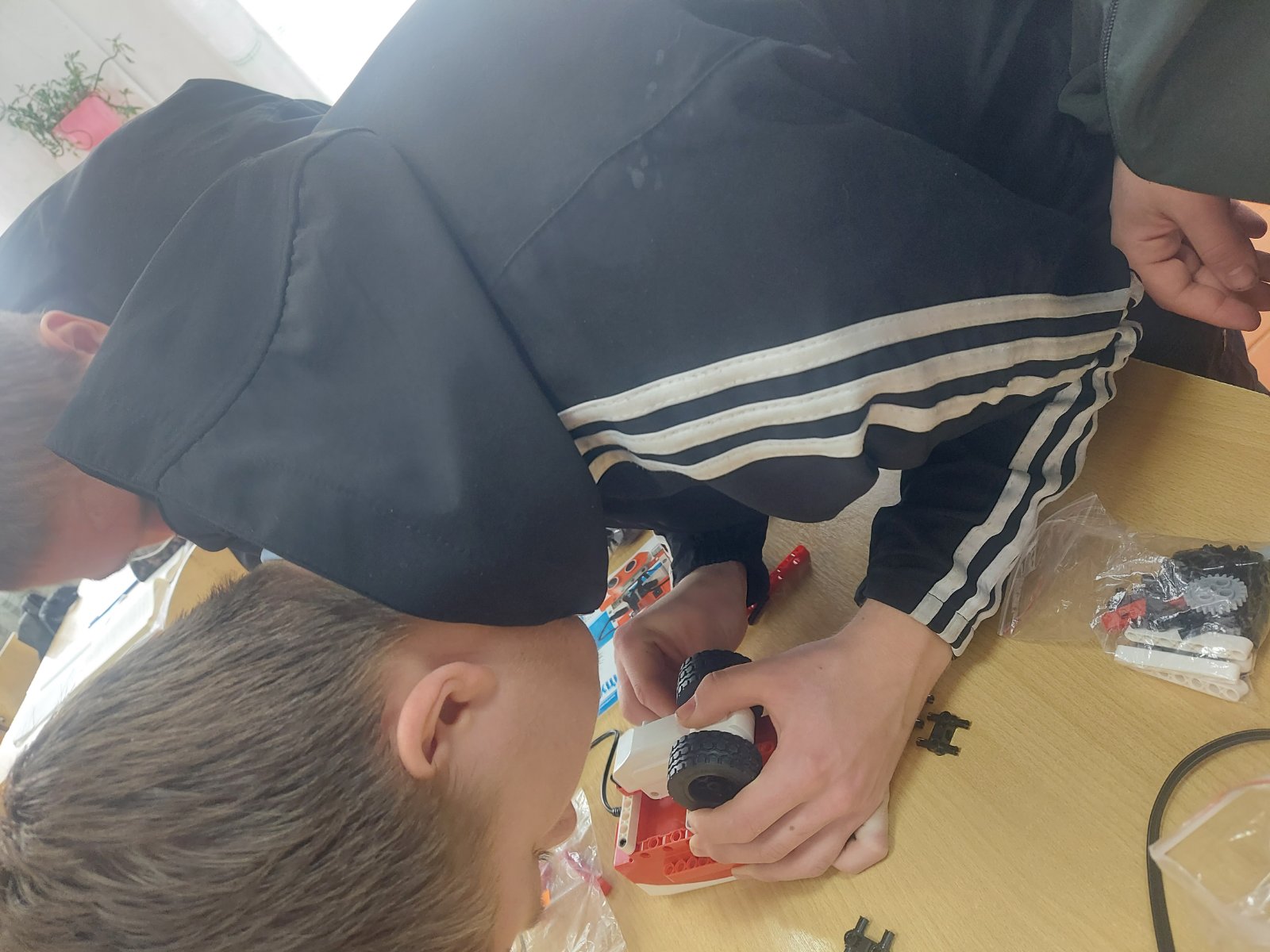 Занятие с использованием конструктора Lego WEDO/ Создание робота Вертолет